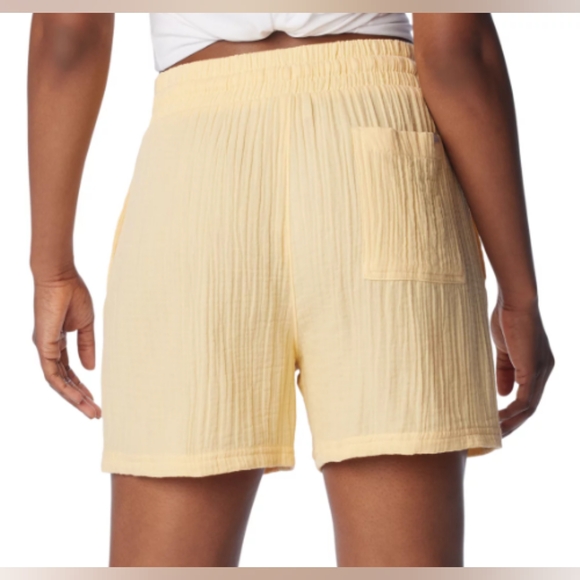 COLUMBIA Light Yellow Holly Hideaway Breezy Shorts - Size Large   (NWT) - Picture 2 of 10